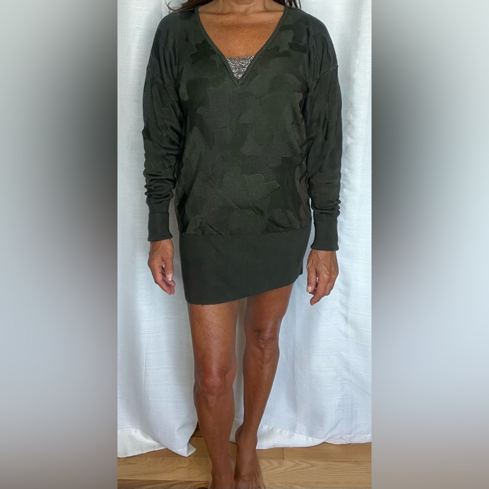 WHBM Chain V-neck Tunic Sweater Camo Olive Green Ribbed Cuffs & bottom. Size S